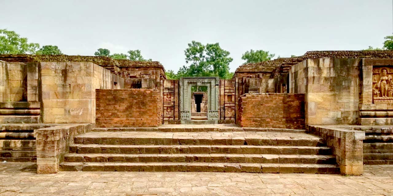 Places to Visit Ratnagiri Buddhist Excavation, Bhubaneswar